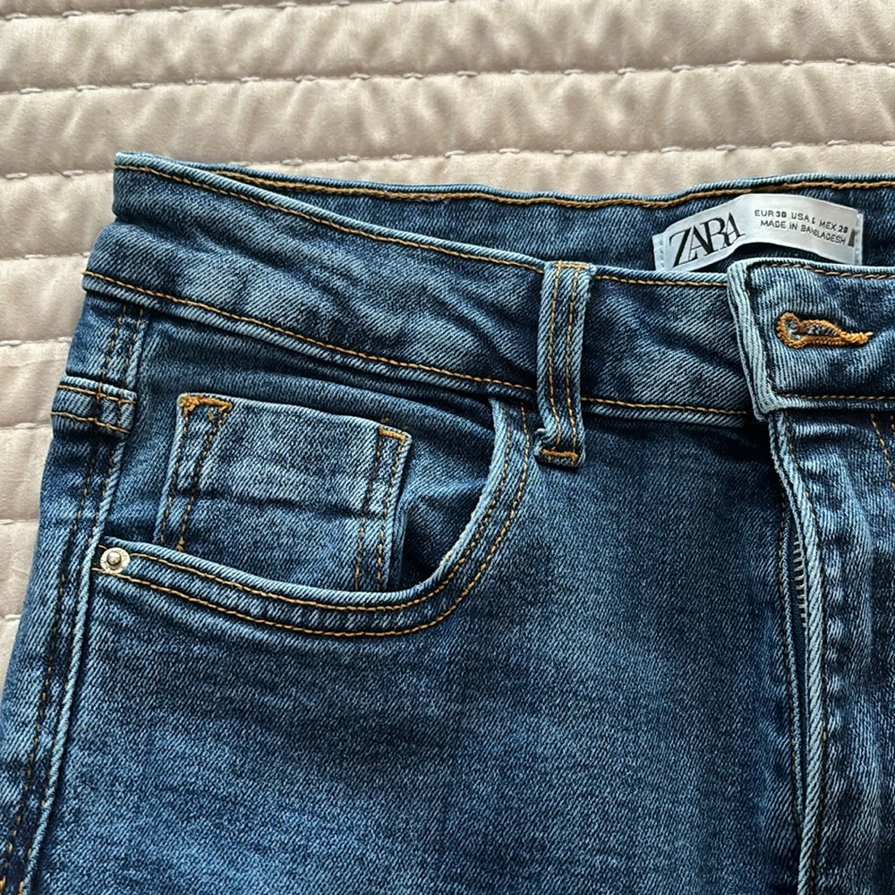 Zara Jeans w/ Flared Ankle 🤩